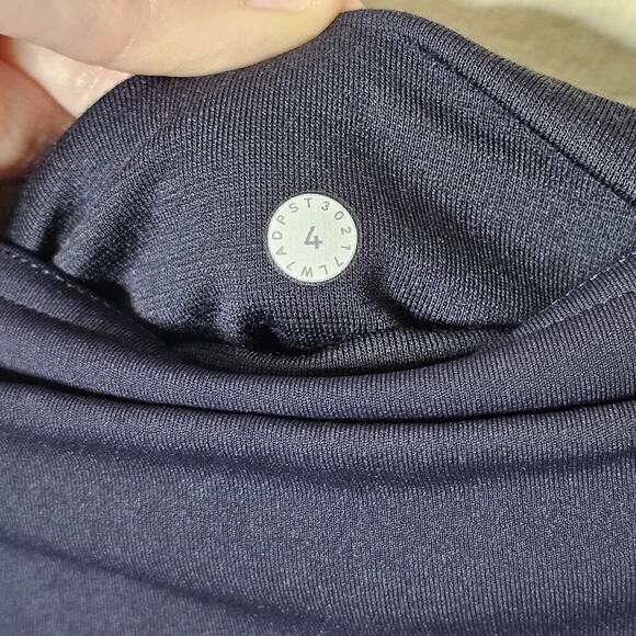 Lululemon Midnight Navy Train Times Short 6" Full-On Luxtreme Biker Size 4 - Picture 7 of 9